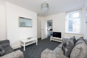 Living area - *Discounts/Contractors/WIFI/Free Parking/Smart TV (Murton)