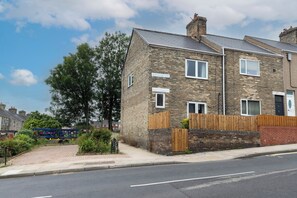 Exterior - 3BR Durham | Contractors & Long Stay Deals (Ushaw Moor)