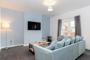 Smart TV - 3BR Durham | Contractors & Long Stay Deals (Ushaw Moor)