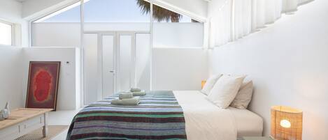 WiFi, bed sheets