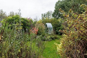 Property grounds - Hot Tub/ Free Parking/ 5 Bedroom/ Large Space (Low Coniscliffe)