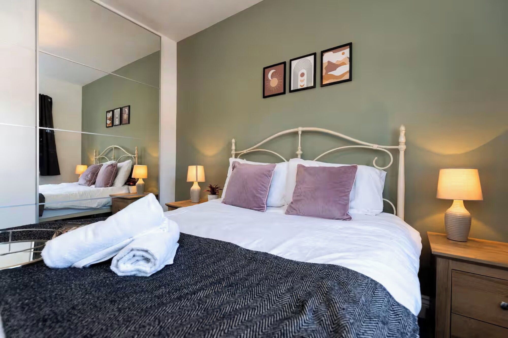 3 bedrooms, iron/ironing board, internet, bed sheets