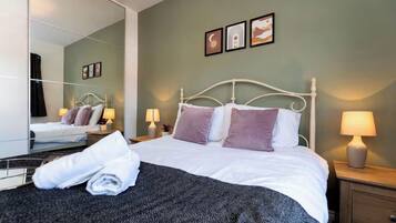3 bedrooms, iron/ironing board, Internet, bed sheets