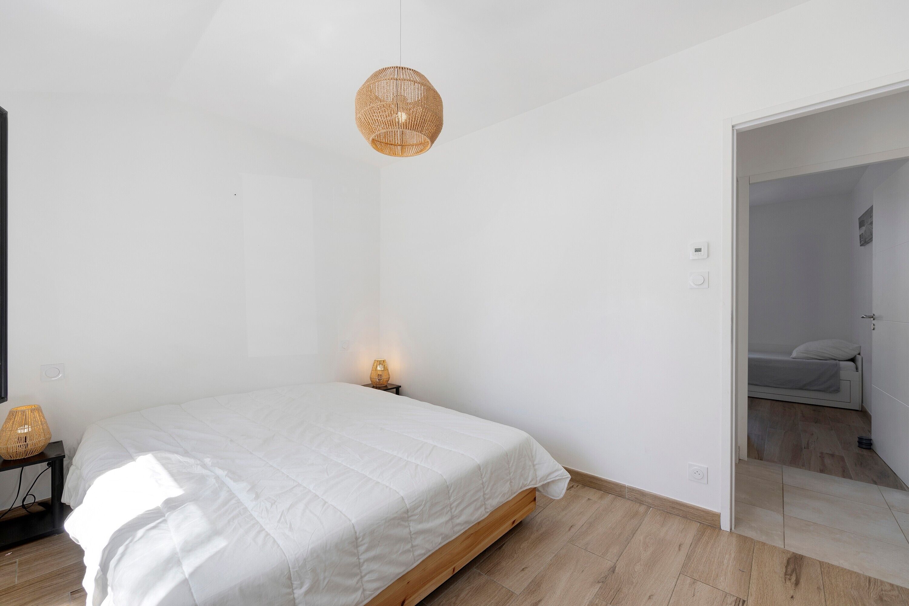 2 室のベッドルーム、WiFi、ベッドシーツ