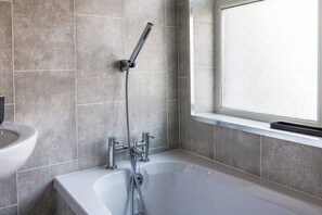 Hair dryer, towels - 4BR Contractor Stay | Parking, Wi-Fi, Spacious (Sunderland)