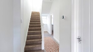 A staircase with carpeted steps leading to a door. - Spacious 3BR • WiFi • Parking • Contractor Stay (Sunderland)