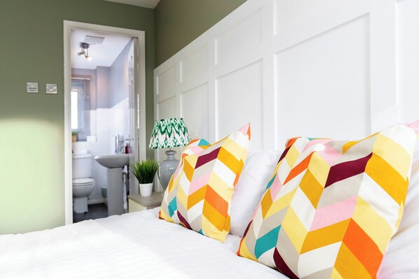Room - Stylish 3BR | Contractor Friendly | Long Stays (Bearpark)