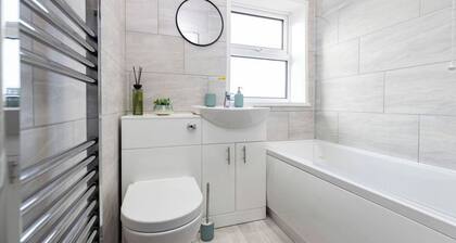 Durham 5BR | Contractors & Long Stay Discounts