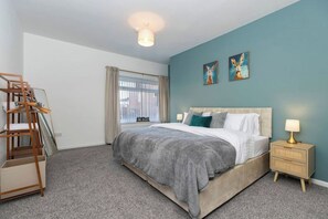 5 dormitorios, tabla de planchar con plancha, wifi y ropa de cama