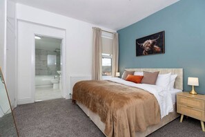 5 habitaciones, tabla de planchar con plancha, wifi y ropa de cama 