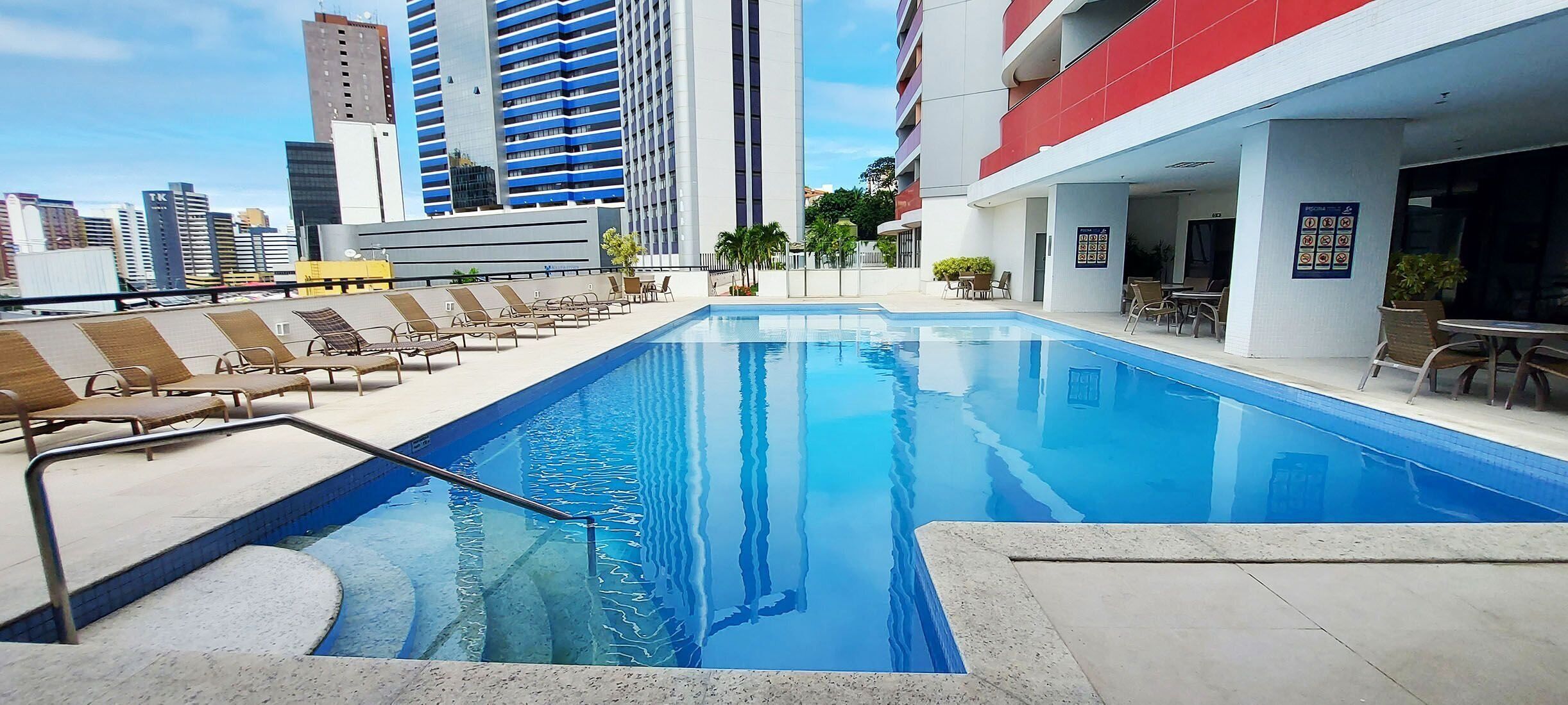 2 outdoor pools
