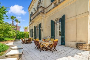 Luxury Villa, 6 Bedrooms, Microwave (Villa Ciardo Luxury And Pool) | Outdoor dining - Villa Ciardo Luxury And Pool (Alessano)
