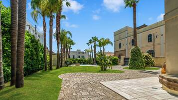 Luxury-Villa, 6 Schlafzimmer, Mikrowelle (Villa Ciardo with Private Pool in) | Unterkunftsgelände