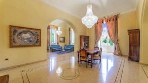 ラグジュアリー ヴィラ 6 ベッドルーム 電子レンジ (Villa Ciardo with Private Pool in) | 内装
