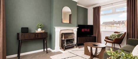 Smart TV, fireplace