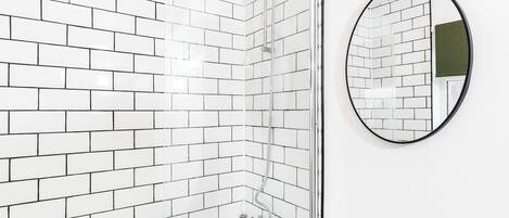 Haartrockner, Bidet, Handtücher