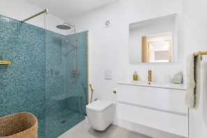 Shower, towels