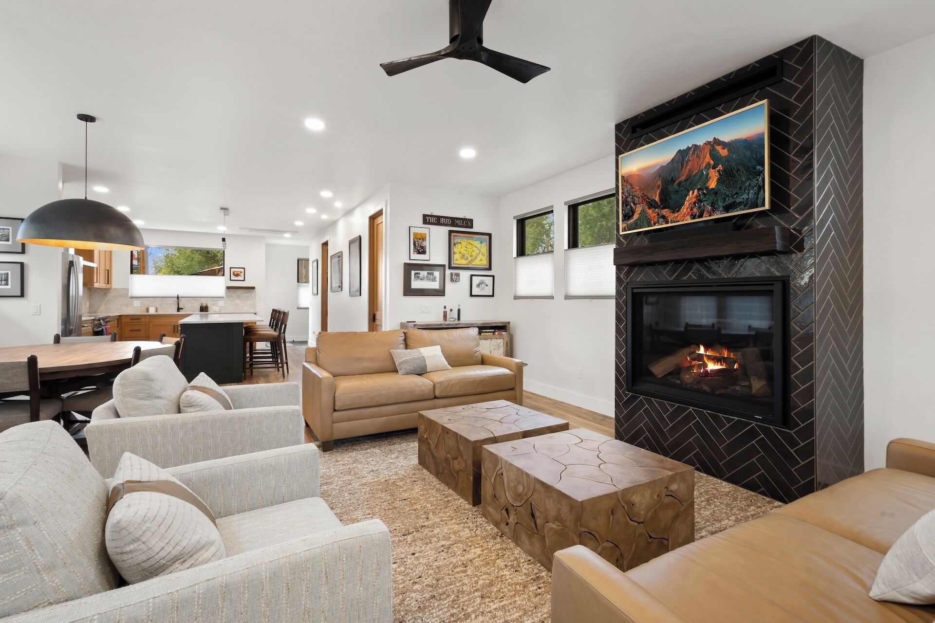 Smart TV, fireplace