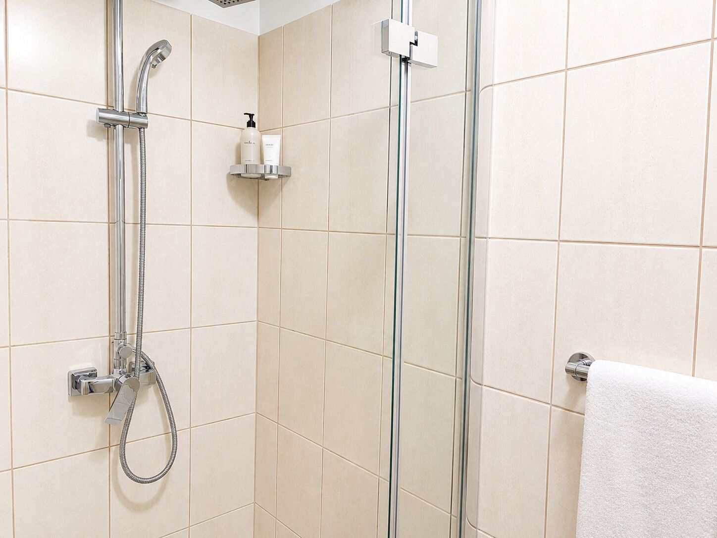 Deluxe Studio Suite, Garden View | Bathroom