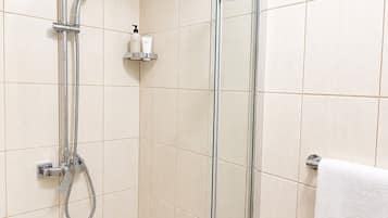 Deluxe Studio Suite, Garden View | Bathroom