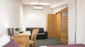 Deluxe Studio Suite, City View | Hypo-allergenic bedding, iron/ironing board, free WiFi, bed sheets