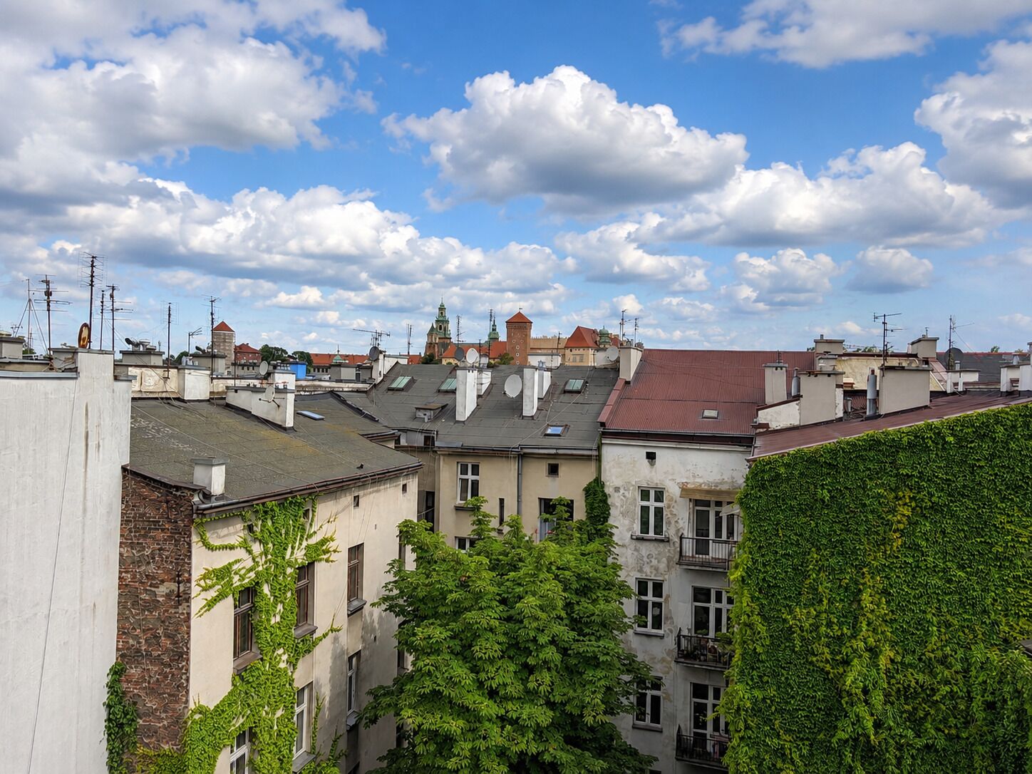 Suite Studio Deluxe, vue ville | Literie hypoallergénique, fer et planche à repasser, Wi-Fi gratuit