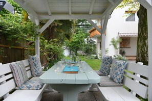 Outdoor dining - Double Room with Bathroom and Balcony, Mountain View (Merano)