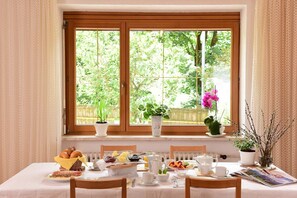 Dining - Double Room with Bathroom and Balcony, Mountain View (Merano)