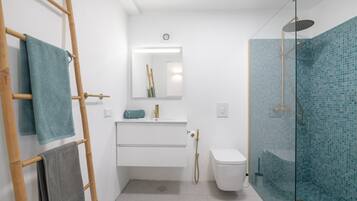 Shower, towels