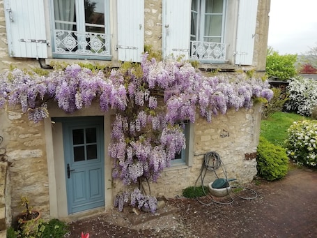 Exterior detail. Chambre D'hôtes La Lanterne