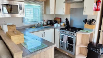 Cookware/dishes/utensils