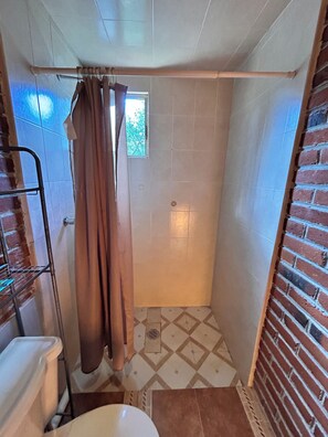 Comfort Suite, Patio, Garden View | Bathroom - Cabañas MARV By GEstores (Huasca de Ocampo)