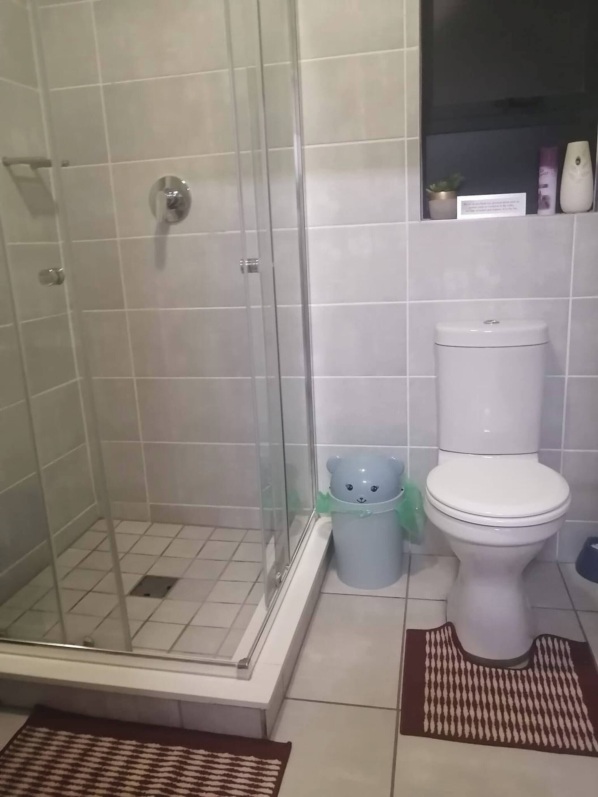 Căn hộ, 1 phòng ngủ, ban công | Phòng tắm | Giấy vệ sinh 