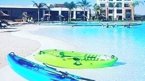 A beach resort with a pool, kayaks, and a building with multiple floors. - The Blyde Modern Oasis Pretoria (Pretoria)