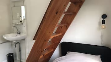 Triple Room, Shared Bathroom, Garden View | Free WiFi