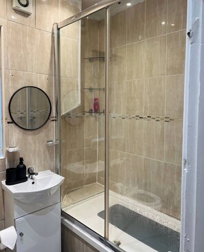 Gemeinsamer Schlafsaal, 1 Schlafzimmer | Badezimmer