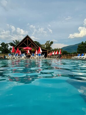 Pool - Title
Luxurious Smokey Mountain Getaway (Sevierville)