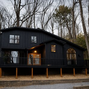 Exterior - Title
Luxurious Smokey Mountain Getaway (Sevierville)