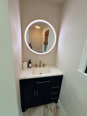 Shower, jetted bath, hair dryer, towels - Title
Luxurious Smokey Mountain Getaway (Sevierville)