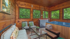 Interior - Experience the perfect blend of comfort and convenience at New Moon, nestled in (Sevierville)