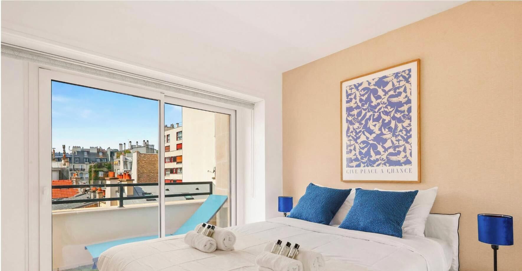 1 chambre, bureau, fer et planche à repasser, Wi-Fi