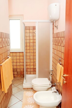 Hair dryer, towels, soap, toilet paper - La Voce Del Mare Apartment (Dune)