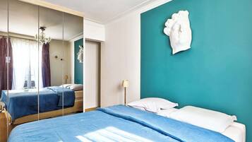 1 habitación, escritorio, tabla de planchar con plancha y wifi
