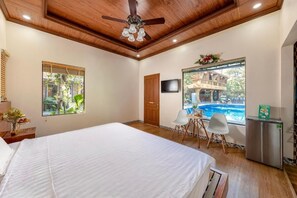 In-room safe, desk, laptop workspace, free WiFi - Linh test Hotel (Ninh Binh)