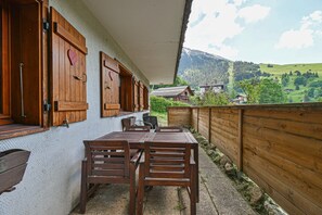 Outdoor dining - Ground-Floor Apartment for 4, 50 m from the Slopes in La Clusaz (La Clusaz)
