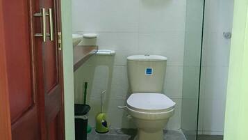 Apartment, 3 Bedrooms, Balcony | Bathroom