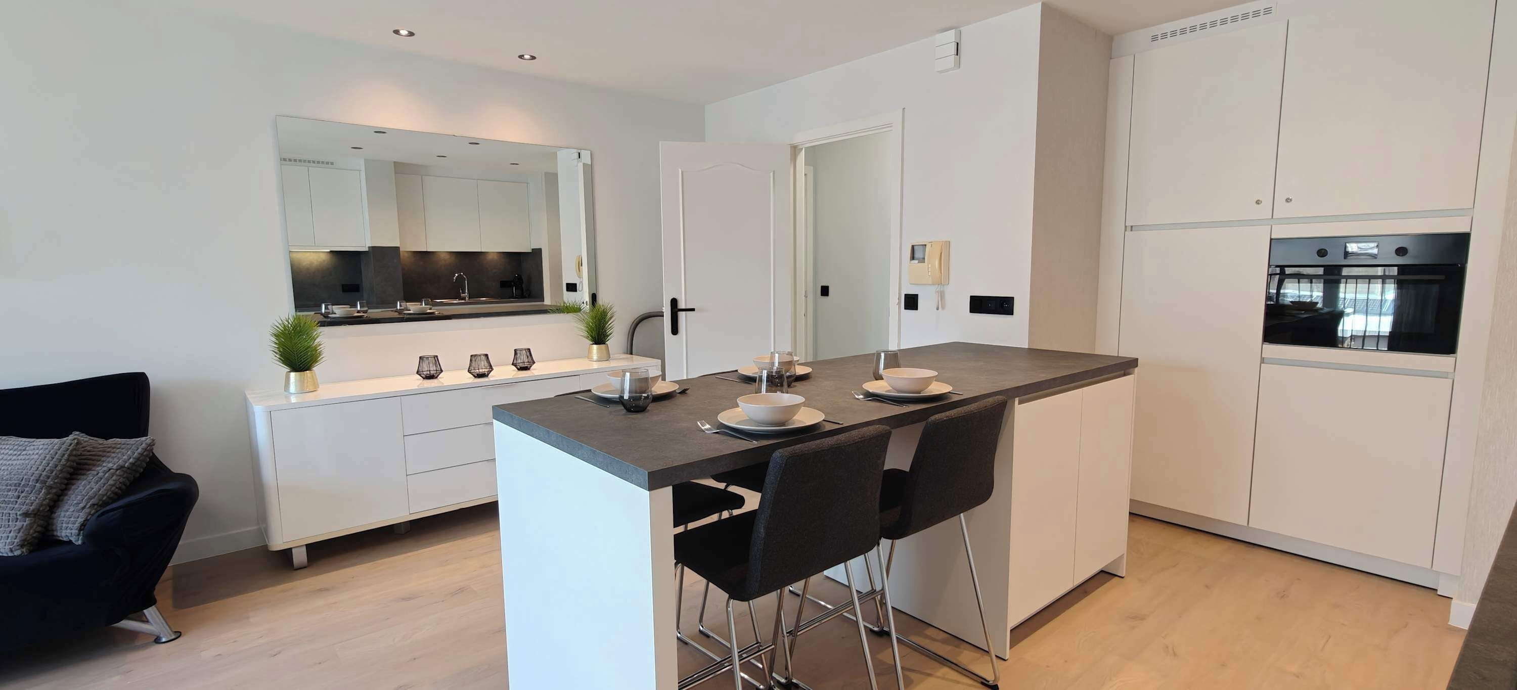 Fridge, oven, stovetop, dishwasher