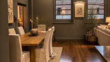 Apartment, 1 Bedroom | Dining room