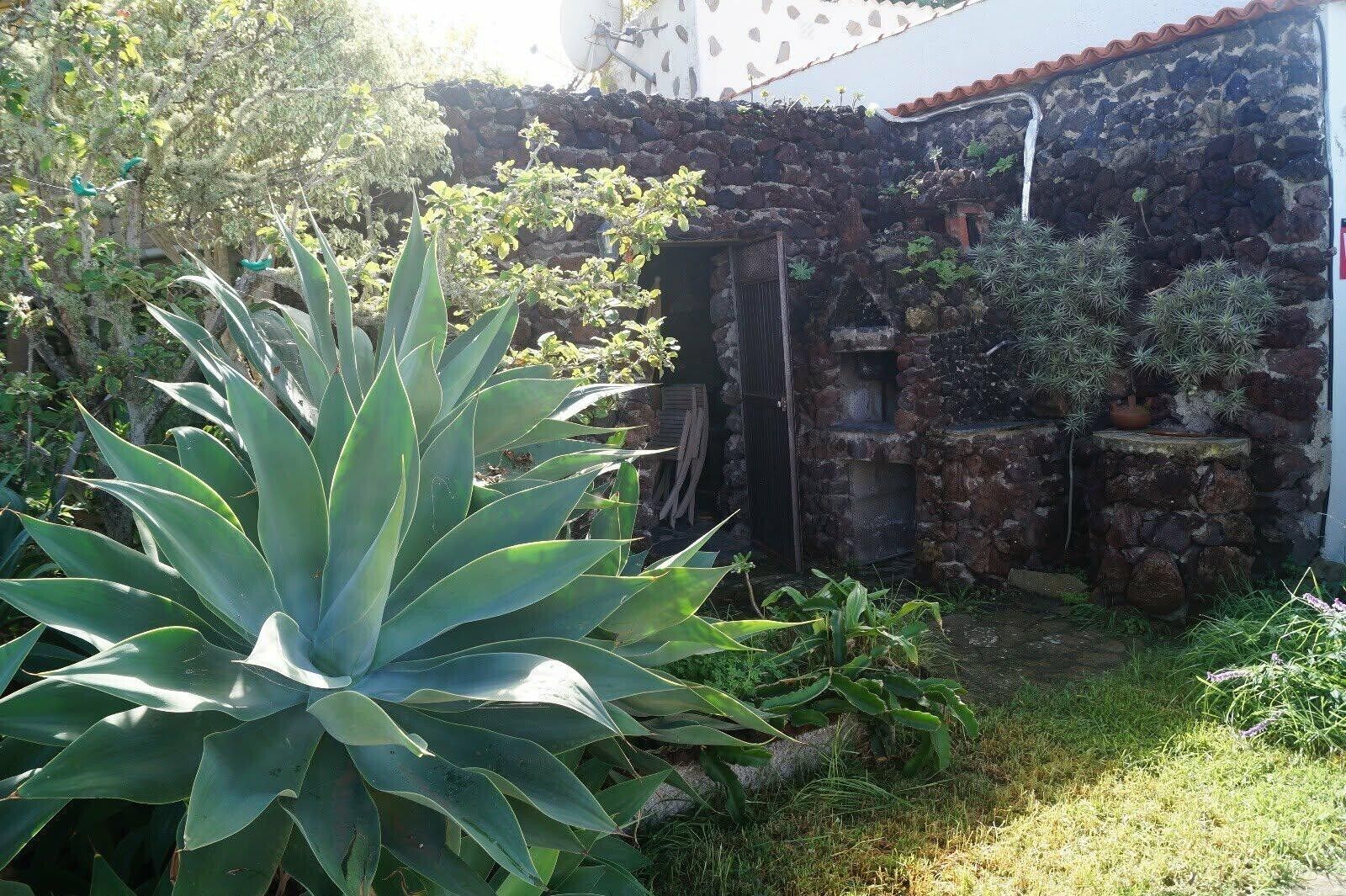 Property grounds. Holiday Home 'Casita Partido' with Mountain Views, Private Garden and Wi-Fi