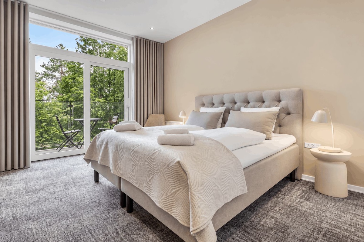 Habitación doble Deluxe, vista al parque | Escritorio, tabla de planchar con plancha y wifi gratis 